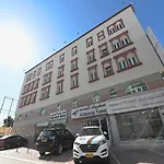 OYO 120 Seeb Guest House